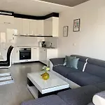 Lejlighed Modern With Garage *