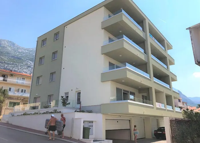 Appartement Modern With Garage Makarska