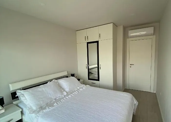 Modern With Garage Appartement Makarska