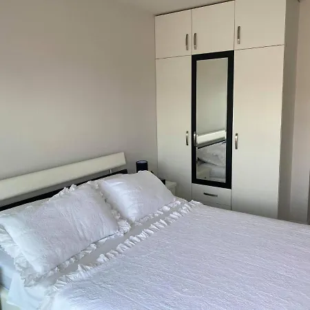 Modern With Garage Apartman *