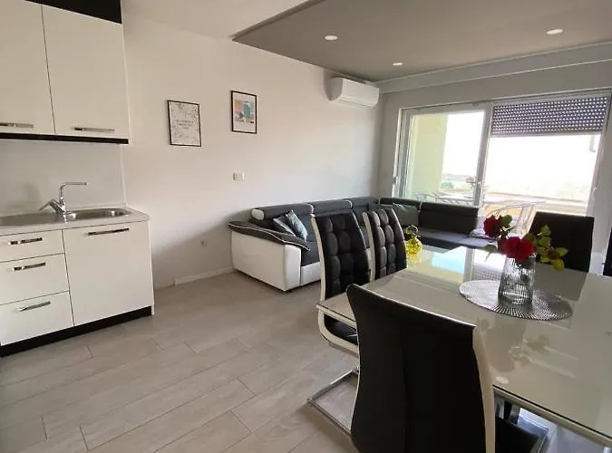 Apartman Modern With Garage